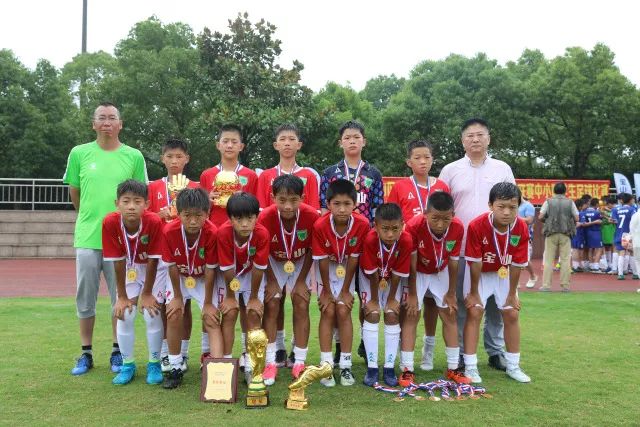 库里23分詹姆斯33+7+11浓眉缺阵 勇士大胜湖人