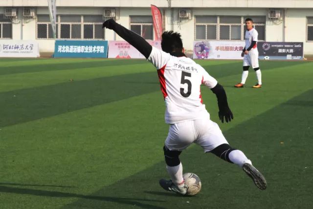 曼恩3年4700万提前续约快船 上赛季场均8.8分