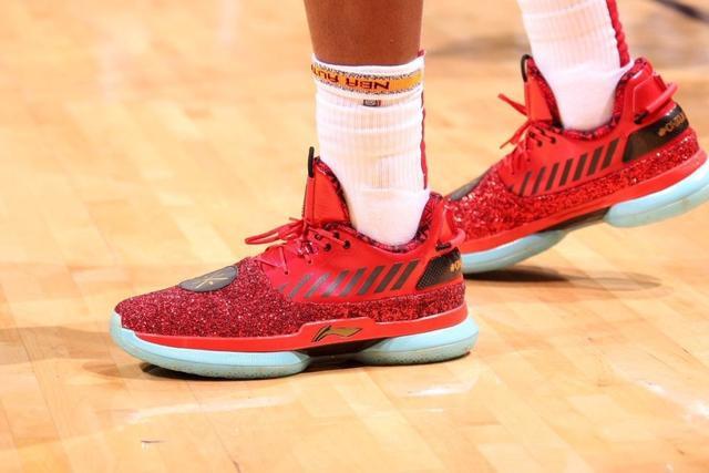 曾凡博18分首钢不敌新疆 上海加时险胜同曦